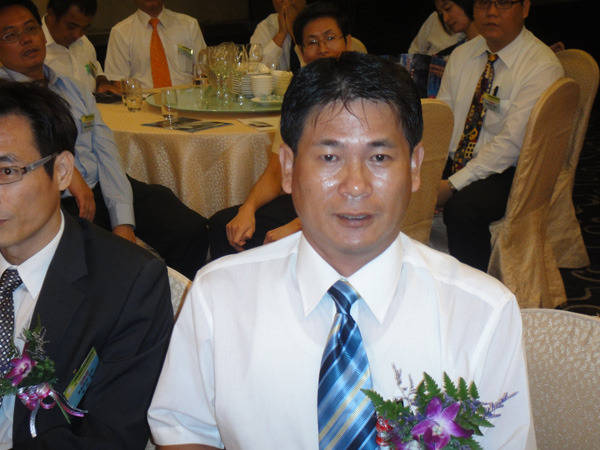 參加台南縣不動產仲介公會舉行『第四、五屆理事長暨理監事交接授證就職典禮』